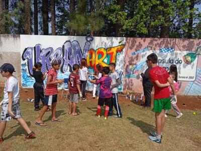 Alunos da Escola Municipal JosÃ© BonifÃ¡cio se preparam para a Noite de AutÃ³grafos com projetos de arte e cultura